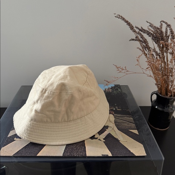 Vera Moda bucket hat - Picture 3 of 3